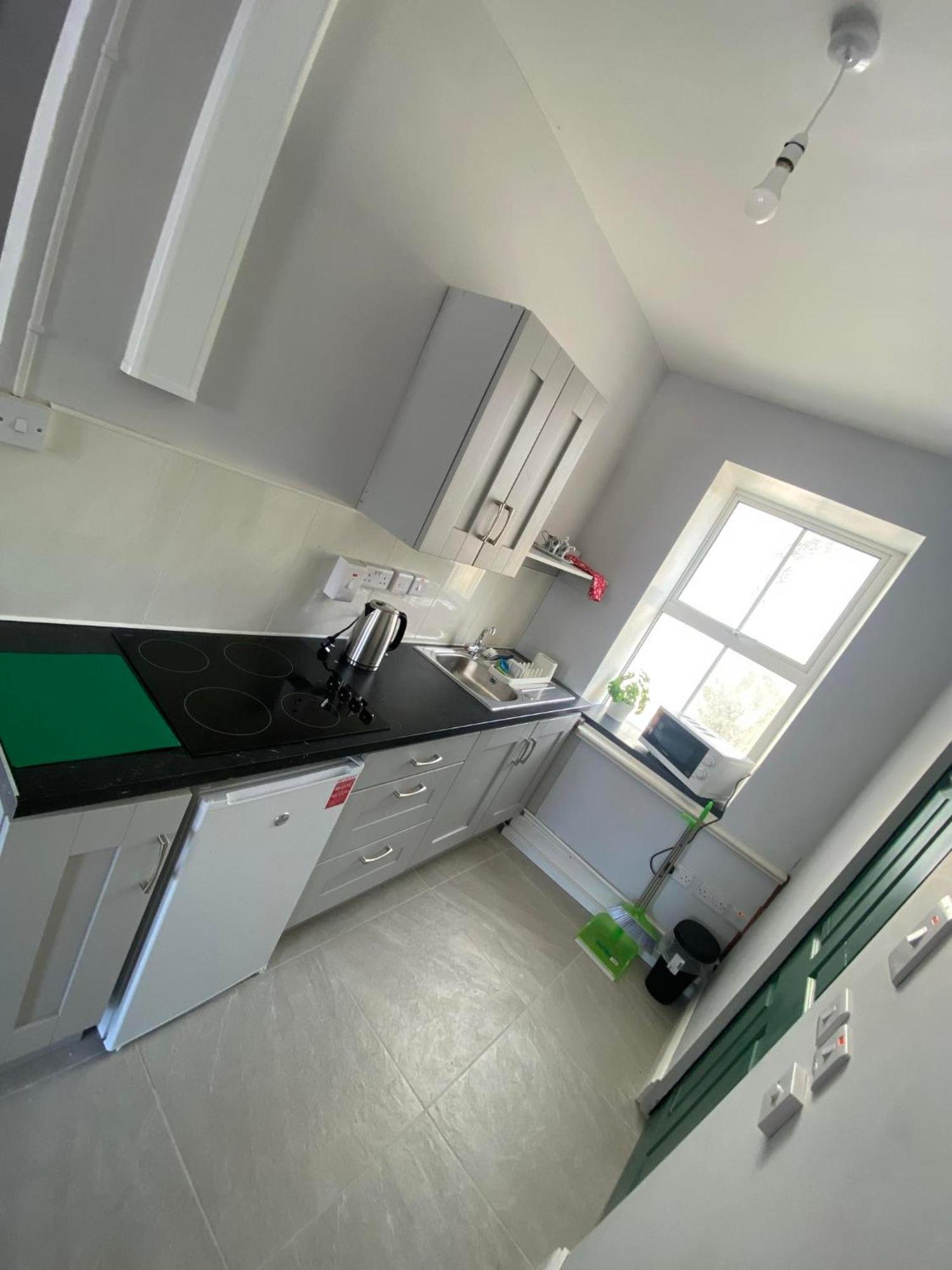 Yellow House Apartment แบนทรี ภายนอก รูปภาพ